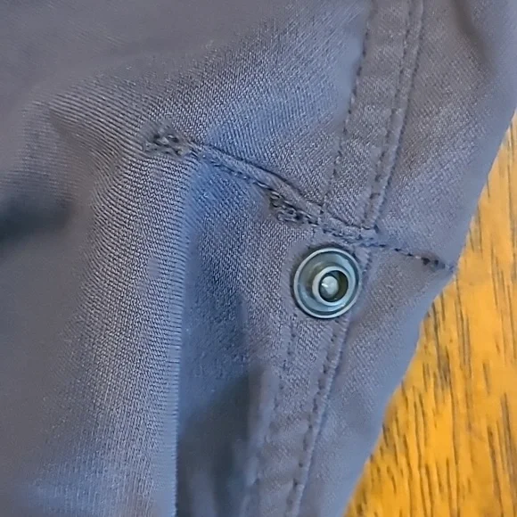 Prana women's size 4 pants/capri grey pants. - Picture 5 of 8